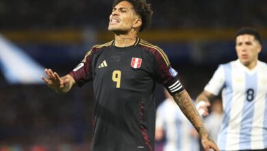 Guerrero, ex-Corinthians, Flamengo e Inter, anuncia aposentadoria da seleção do Peru