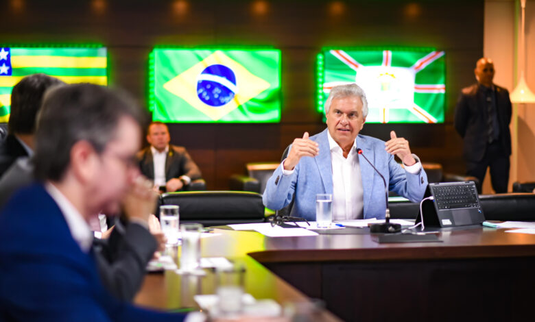 Caiado convoca prefeitos para mutirão contra a efeminado em Goiás Caiado convoca prefeitos para mutirão contra a efeminado em Goiás