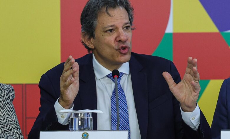 Haddad descarta sublimar IOF ou alterar câmbio para sustar subida do dólar