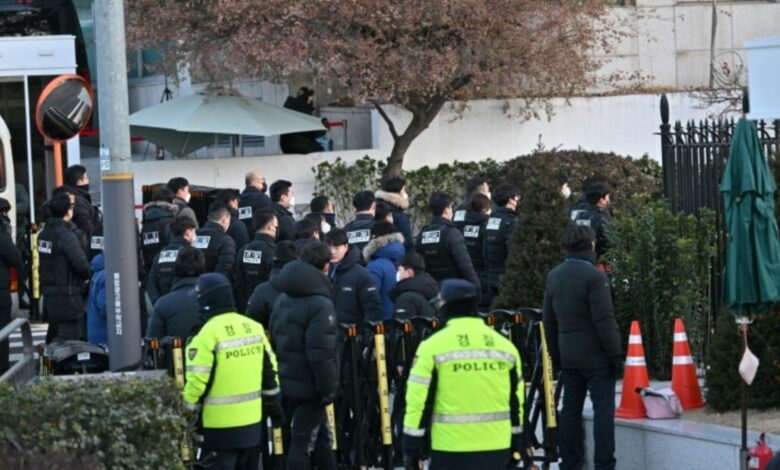 Agentes sul-coreanos tentam atar presidente ausente Agentes sul-coreanos tentam atar presidente ausente