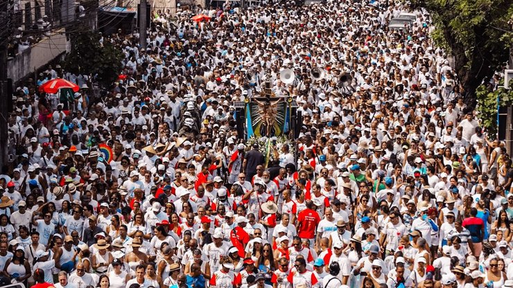 Lavadura do Bonfim reúne milhares de fiéis em Salvador; veja fotos