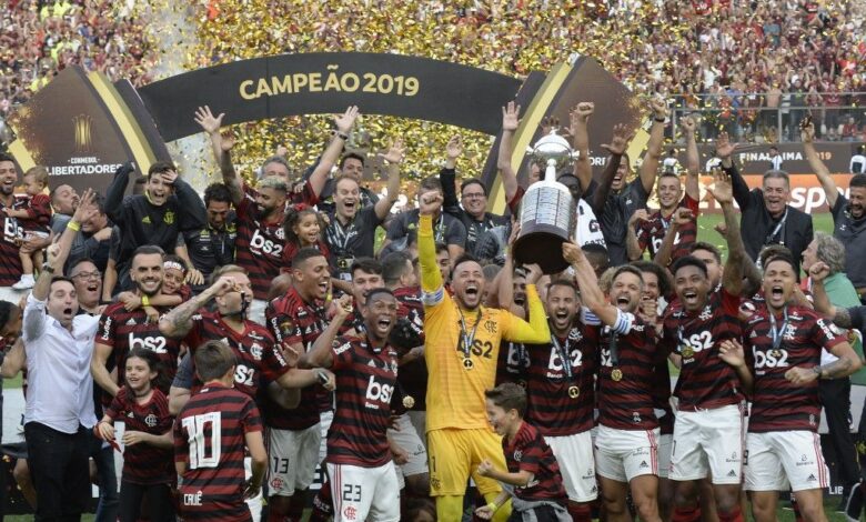Ídolo do Flamengo anuncia aposentadoria dos gramados Ídolo do Flamengo anuncia aposentadoria dos gramados