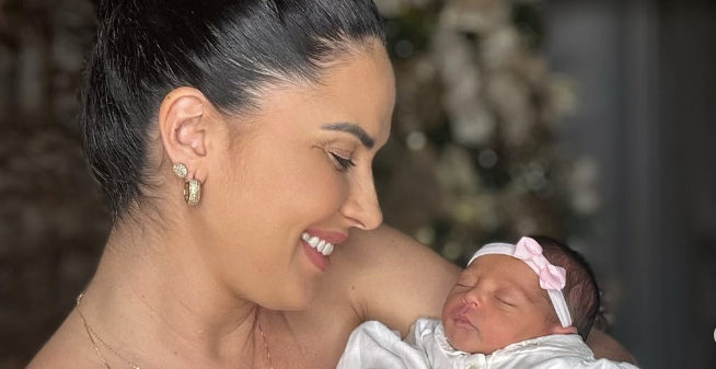 Graciele se declara para filha com Zezé: “Sonhada e planejada“ Graciele se declara para filha com Zezé: “Sonhada e planejada“