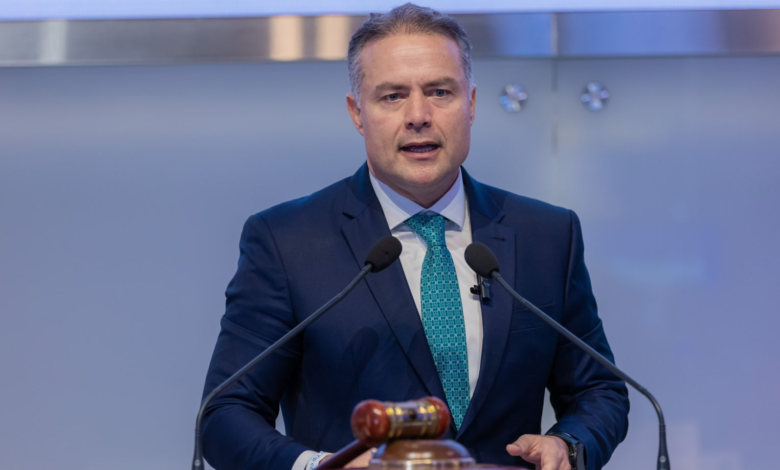 Ministro de Lula diz estar “revoltado“ com privilégio de Amadurecido Ministro de Lula diz estar “revoltado“ com privilégio de Amadurecido