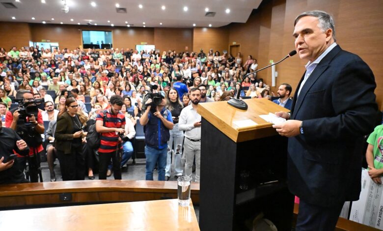 Mabel repassa R$ 19 milhões a 341 unidades escolares de Goiânia Mabel repassa R$ 19 milhões a 341 unidades escolares de Goiânia