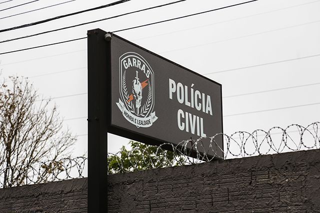 Mãe de bebê de 7 meses que morreu em MS é presa em flagrante Mãe de bebê de 7 meses que morreu em MS é presa em flagrante