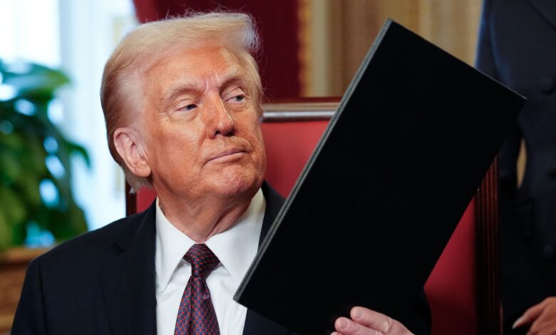 Trump assina sistema para remover “barreiras à liderança dos EUA em IA“ Trump assina sistema para remover “barreiras à liderança dos EUA em IA“