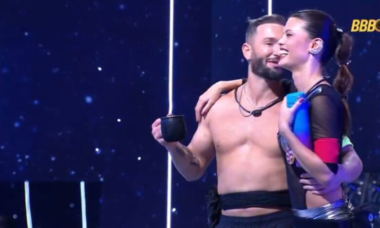 BBB25: Êxito Strada relembra noivado com Marcella Rica: “Eu sou bi“ BBB25: Êxito Strada relembra noivado com Marcella Rica: “Eu sou bi“