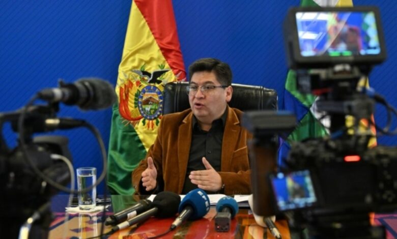 Sem dólares, Bolívia vende ouro para subsidiar combustíveis Sem dólares, Bolívia vende ouro para subsidiar combustíveis