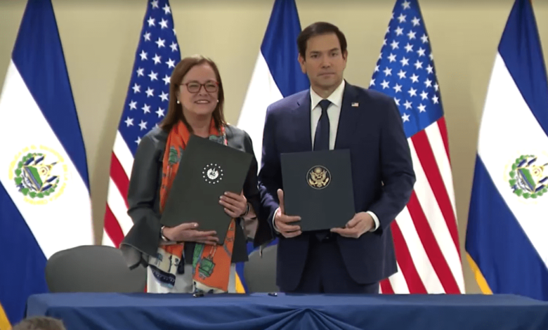 El Salvador oferece resguardo a criminosos deportados dos EUA em suas prisões El Salvador oferece resguardo a criminosos deportados dos EUA em suas prisões