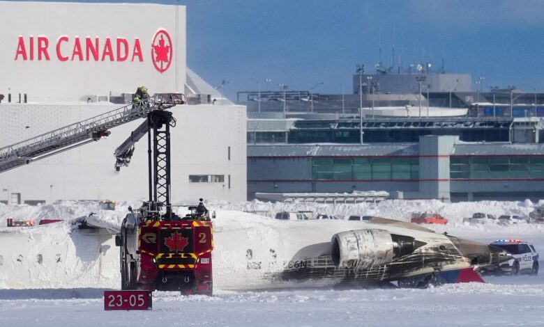 Testemunhas relatam uma vez que foi o acidente do aeroplano da Delta, em Toronto Testemunhas relatam uma vez que foi o acidente do aeroplano da Delta, em Toronto