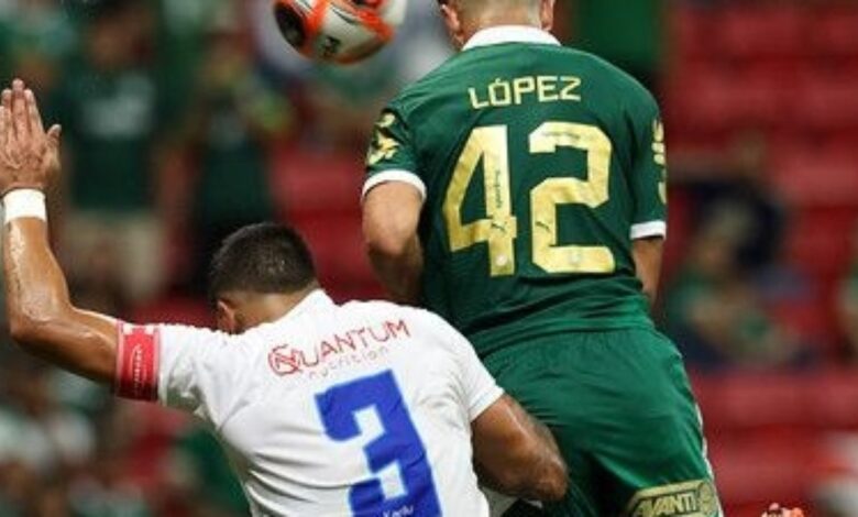 Flaco López nunca poupa críticas à arbitragem em empate do Palmeiras contra o Chuva Santa