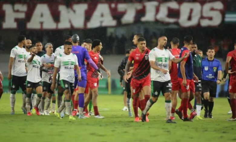 Jogadores do Coritiba prestam testemunho à Polícia Social por desorganização no Athletiba Jogadores do Coritiba prestam testemunho à Polícia Social por desorganização no Athletiba