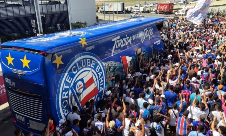Pavio do Bahia lota aeroporto antes do embarque para jogo pela Pré-Libertadores Pavio do Bahia lota aeroporto antes do embarque para jogo pela Pré-Libertadores
