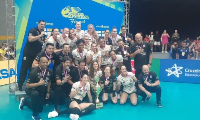 Natália decide, Osasco bate o Sesi Bauru e é tetracampeão da Despensa Brasil Natália decide, Osasco bate o Sesi Bauru e é tetracampeão da Despensa Brasil