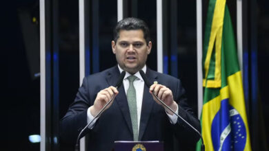 Senadores e deputados federais elegem novos presidentes