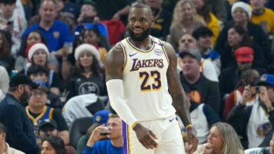 LeBron James cântaro, quebra mais singular recorde e Lakers vence Warriors